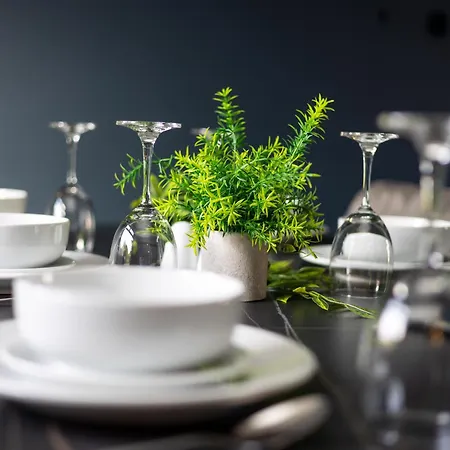 Newhall By Alt-stay - 3 Bed House - Parking, Wifi & Full Kitchen - Contractors & Relocations - Weekly & Monthly Rates - Rates Direct, Search Alt-stay