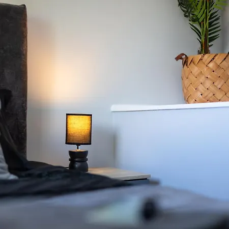 Newhall By Alt-stay - 3 Bed House - Parking, Wifi & Full Kitchen - Contractors & Relocations - Weekly & Monthly Rates - Rates Direct, Search Alt-stay Leeds (West Yorkshire)