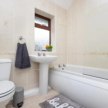 בית נופש Alt-stay Leeds, M1 Junction 45 Skelton - Ideal For Contractors - Parking & Fast Fibre Wi-fi - Long Welcome לידס