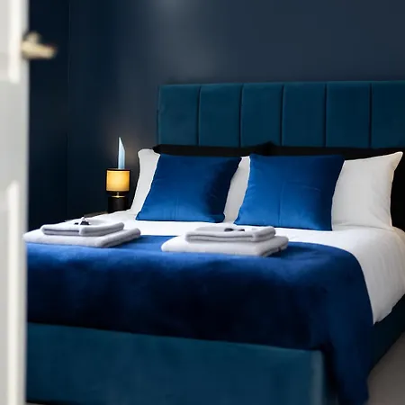 Alt-stay Leeds, M1 Junction 45 Skelton - Ideal For Contractors - Parking & Fast Fibre Wi-fi - Long Welcome