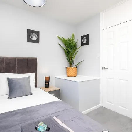 度假居 Newhall By Alt-stay Contractor - 3 Bed Contractor With Parking, Wi-fi & Full Kitchen - Ideal For Long *