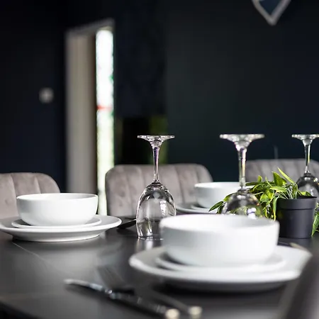 Newhall By Alt-stay Contractor - 3 Bed Contractor With Parking, Wi-fi & Full Kitchen - Ideal For Long