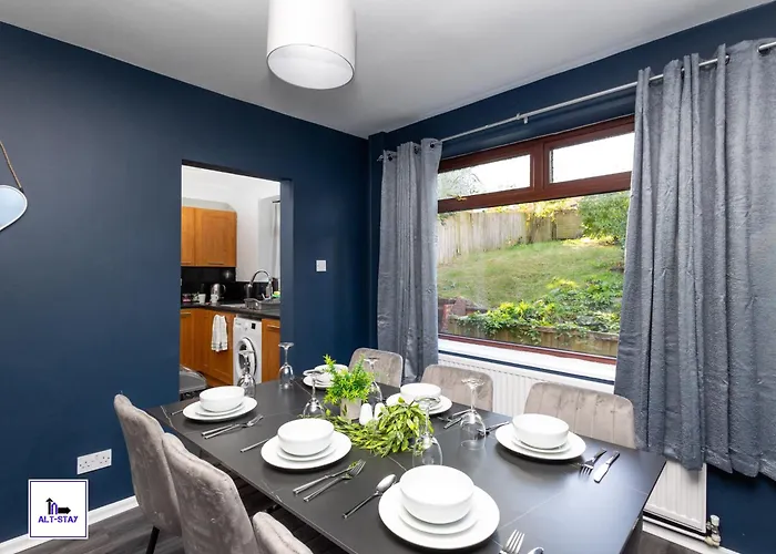 Будинок відпочинку Newhall By Alt-Stay Contractor Accommodation - 3 Bed Contractor Home With Parking, Wi-Fi & Full Kitchen - Ideal For Long Stays Лідс